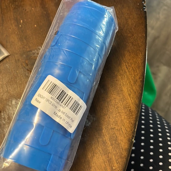 Bundle with this symbol 🍒 at 5 for $25. Gallon non spill replacement caps. - Picture 2 of 2